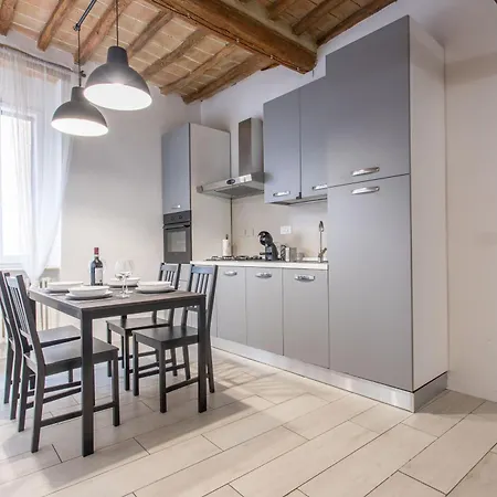 Appartamento N1 - Elegante Trilocale In Centro *